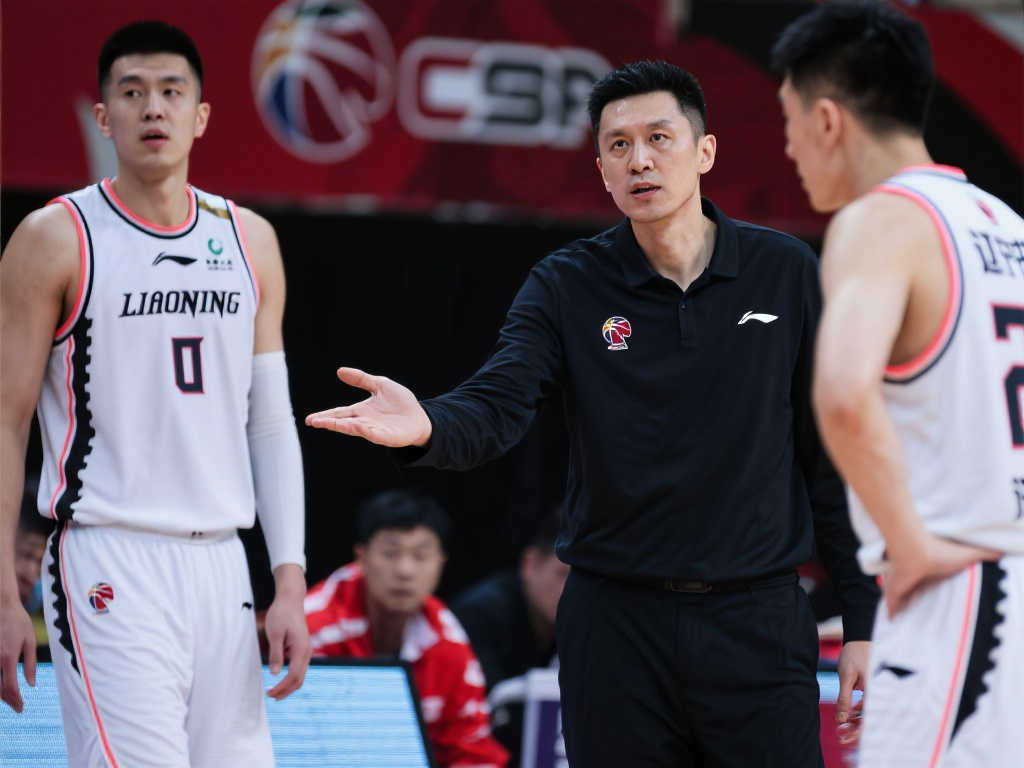 辽篮出局后杨鸣更忙碌:早NBA晚CBA,他还能保住帅位吗? 辽篮出局后杨鸣更忙碌:早NBA晚CBA,他还能保住帅位吗?